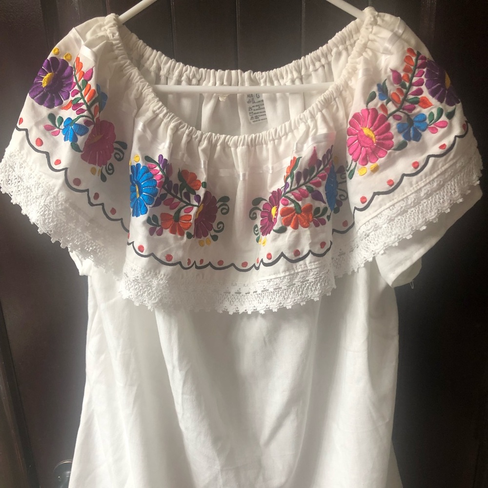 NWT Mexican embroidered blouse